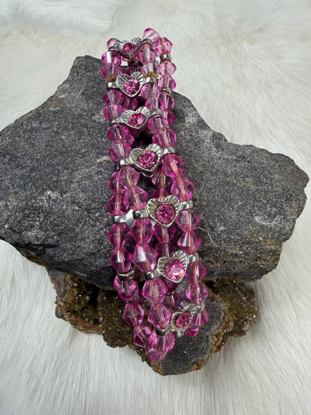Pink Beaded Stretch Bracelet w/ Silver tone & Pink Rhinestone Hearts 7"